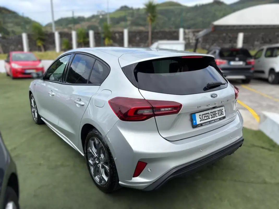Ford Focus 2024 - 23490 EUR, 35103 km - AUTO.MOTO.pt - 35103km - foto 6 de 14
