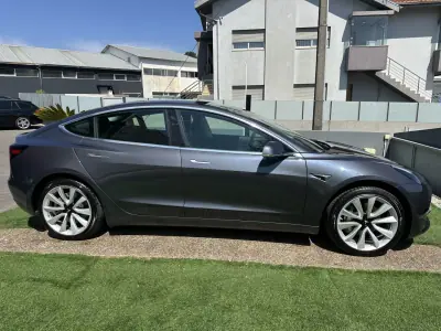 Tesla Model 3 2019 - 21900 EUR, 86000 km - AUTO.MOTO.pt - 86000km - foto 17 de 64