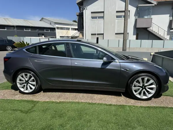 Tesla Model 3 2019 - 21900 EUR, 86000 km - AUTO.MOTO.pt - 86000km - foto 17 de 64