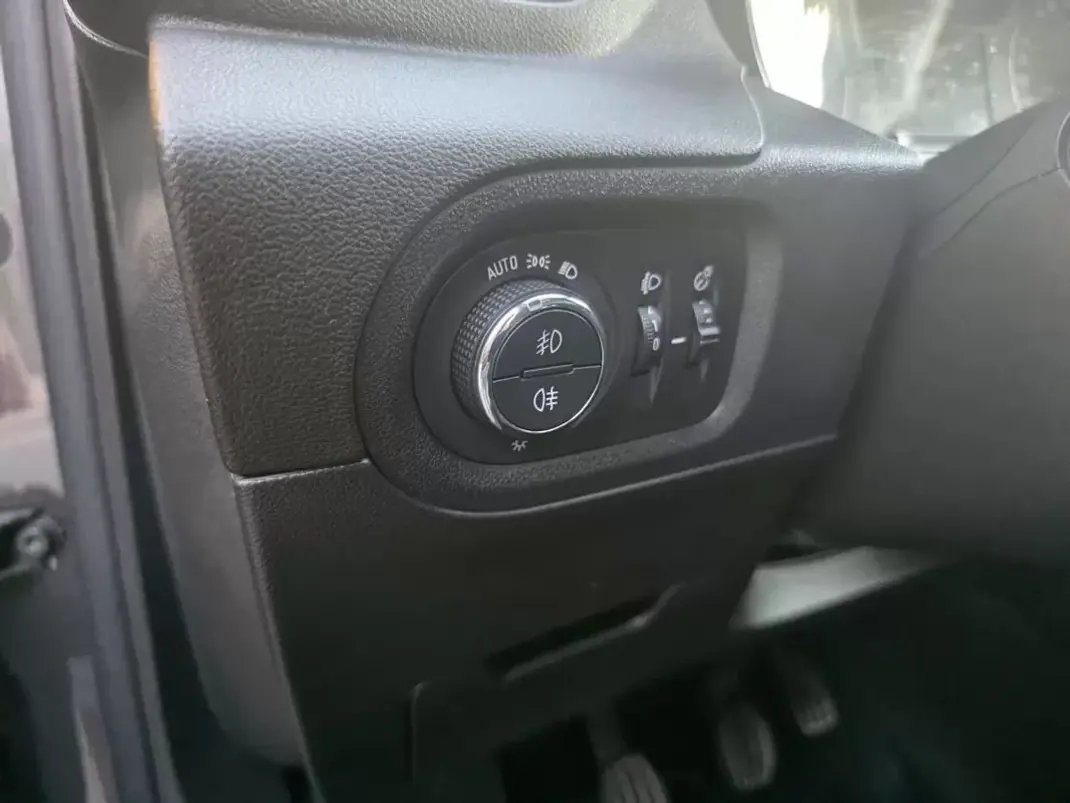 Opel Grandland X 2020 - 15499 EUR, 108544 km - 108544km - foto 24 de 34