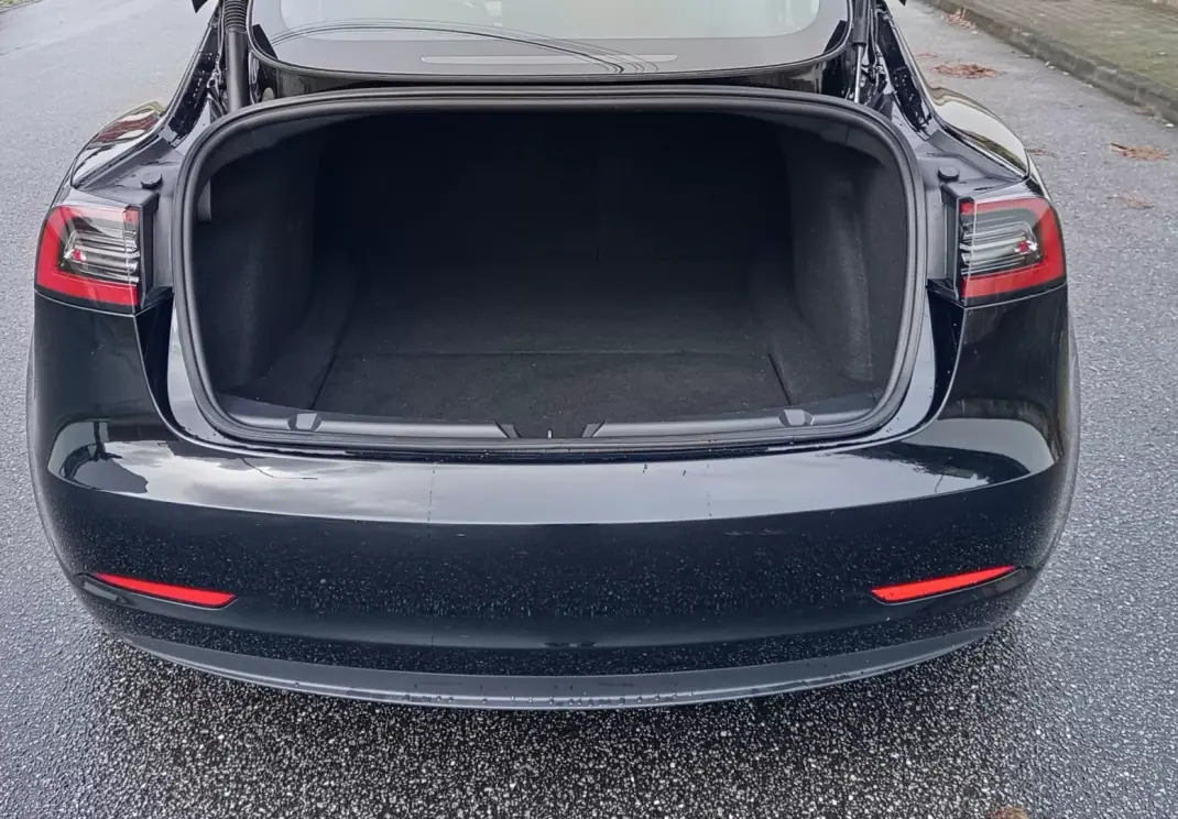 Tesla Model 3 2022 - 25990 EUR, 105900 km - AUTO.MOTO.pt - 105900km - foto 9 de 16