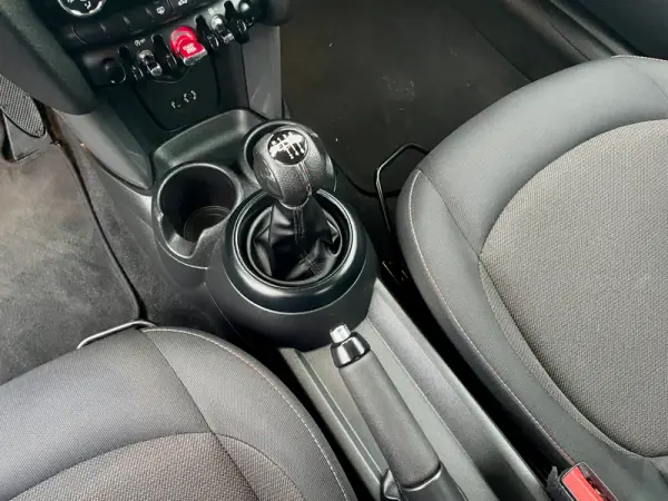 MINI Cooper 2014 - 11950 EUR, 153852 km - AUTO.MOTO.pt - 153852km - foto 17 de 25