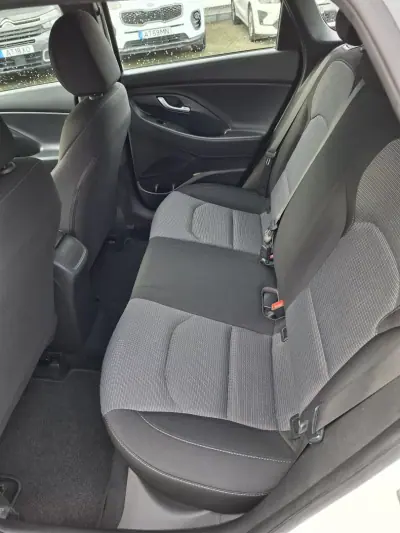 Hyundai i30 2020 - 13000 EUR, 123500 km - AUTO.MOTO.pt - 123500km - foto 13 de 25