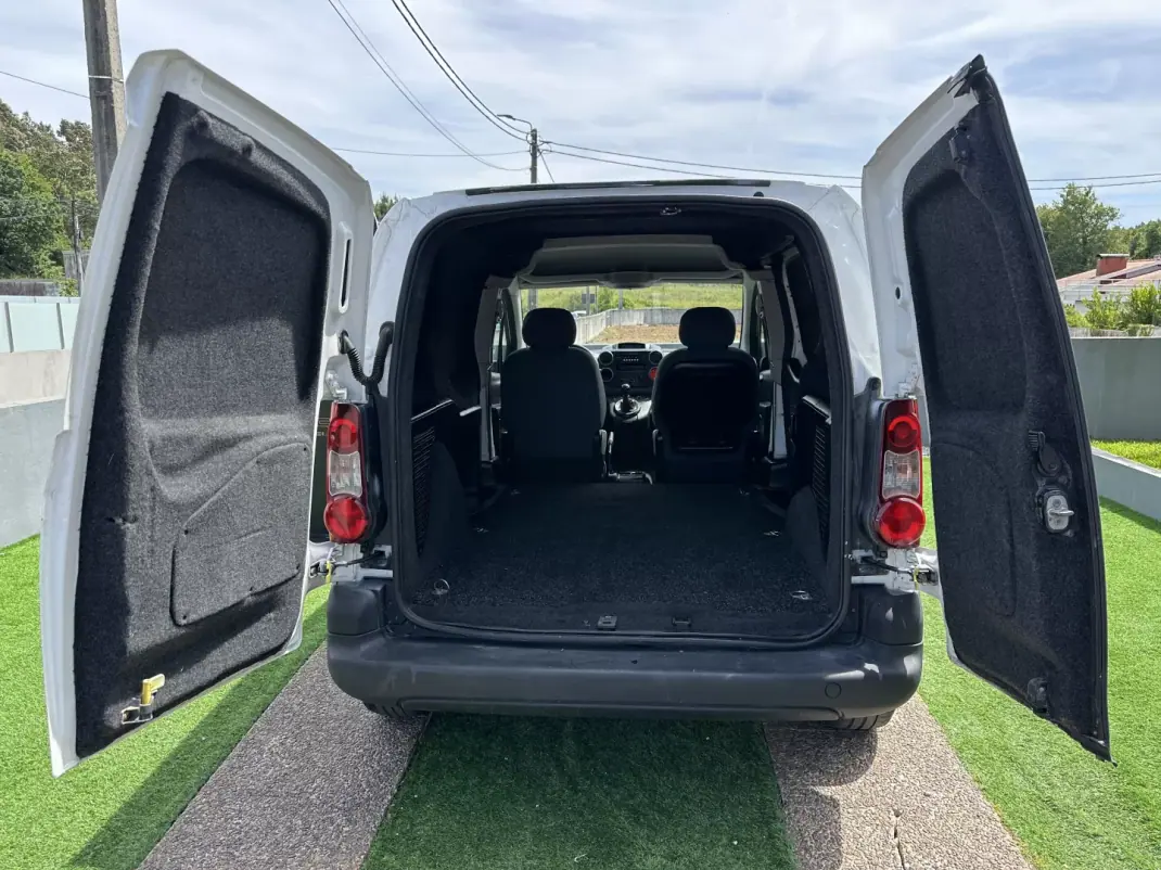 Peugeot PARTNER 1.6 HDI L2 2015 - 6500 EUR, 120000 km - AUTO.MOTO.pt - 120000km - foto 24 de 52