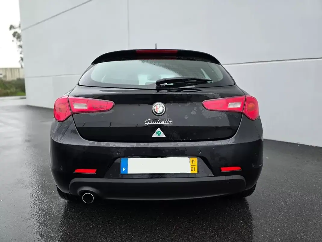 Alfa Romeo Giulietta 2011 - 5990 EUR, 200000 km - AUTO.MOTO.pt - 200000km - foto 6 de 23