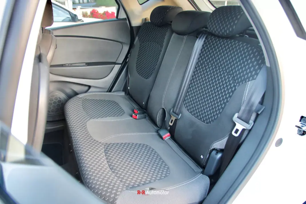 Renault Captur 2019 - 14800 EUR, 98000 km - AUTO.MOTO.pt - 98000km - foto 12 de 27