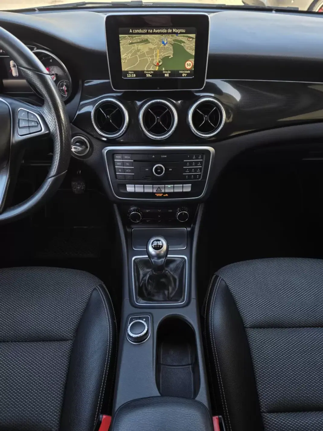 Mercedes-Benz CLA 180 2016 - 16990 EUR, 169000 km - AUTO.MOTO.pt - 169000km - foto 27 de 33