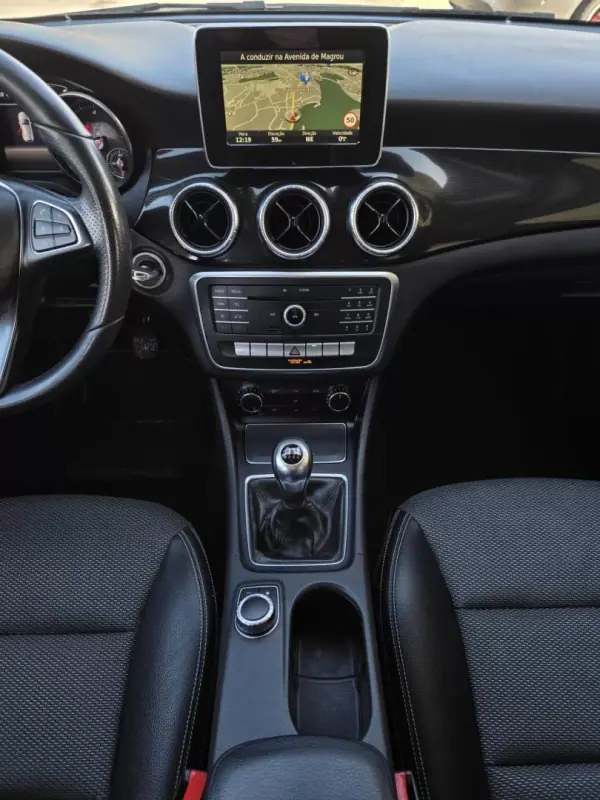 Mercedes-Benz CLA 180 2016 - 16990 EUR, 169000 km - AUTO.MOTO.pt - 169000km - foto 27 de 33