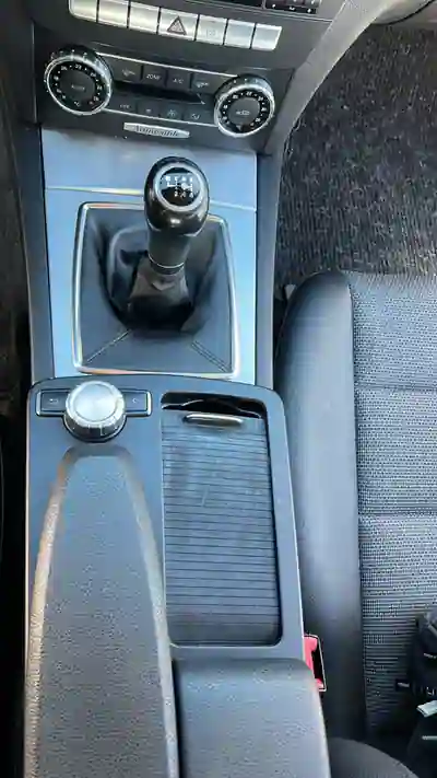 Mercedes-Benz C 220 2011 - 11000 EUR, 290000 km - AUTO.MOTO.pt - 290000km - foto 9 de 11