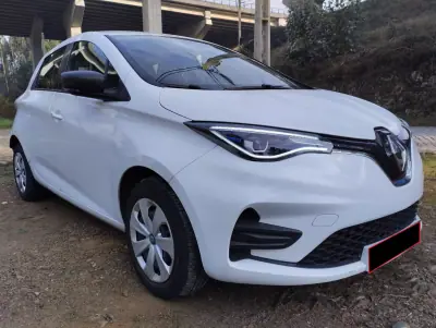 Renault Zoe 2020 - 12950 EUR, 110000 km - AUTO.MOTO.pt - 110000km - foto 2 de 27