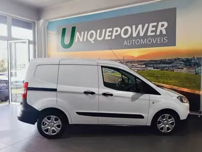 Ford Transit Courier 2020 - 10990 EUR, 129167 km - AUTO.MOTO.pt - 129167km - foto 4 de 52