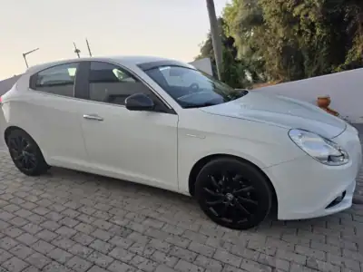 Alfa Romeo Giulietta 2015 - 13500 EUR, 148000 km - AUTO.MOTO.pt - 148000km - foto 12 de 49