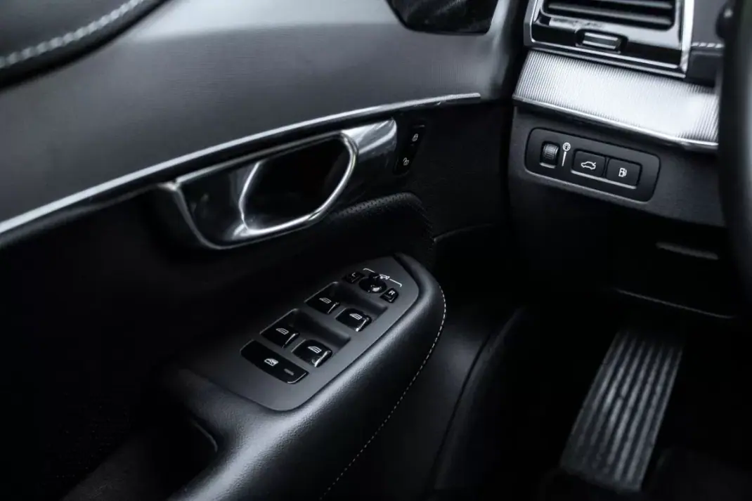 Volvo XC 90 2022 - 47000 EUR, 132399 km - AUTO.MOTO.pt - 132399km - foto 19 de 43