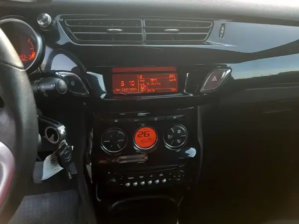 Citroën DS3 2010 - 8900 EUR, 175200 km - AUTO.MOTO.pt - 175200km - foto 19 de 47