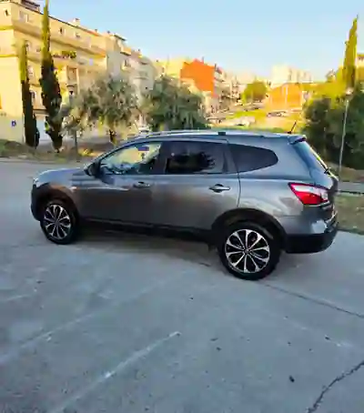 Nissan Qashqai +2 2012 - 7500 EUR, 227000 km - 227000km - foto 8 de 12