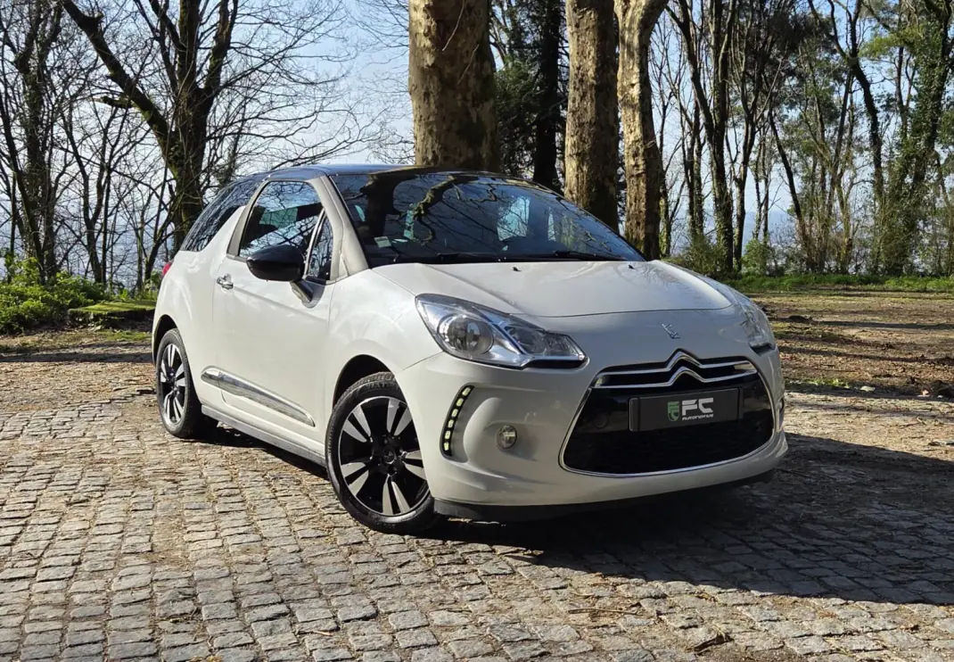 Citroën DS3 2015 - 9850 EUR, 185000 km - AUTO.MOTO.pt - 185000km - foto 2 de 19
