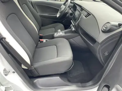 Renault Zoe 2020 - 14800 EUR, 56840 km - AUTO.MOTO.pt - 56840km - foto 17 de 42