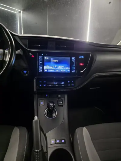 Toyota Auris Touring Sports 2018 - 18900 EUR, 79000 km - AUTO.MOTO.pt - 79000km - foto 19 de 27