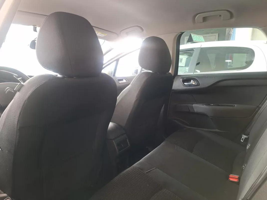 Citroën C4 2016 - 9900 EUR, 131000 km - AUTO.MOTO.pt - 131000km - foto 16 de 18