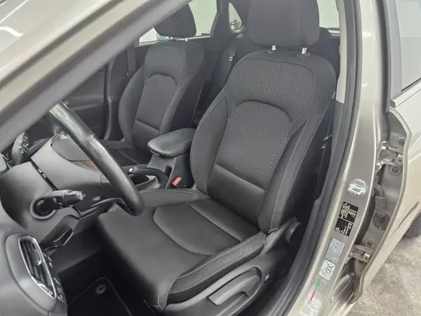 Hyundai i30 2019 - 14900 EUR, 43264 km - AUTO.MOTO.pt - 43264km - foto 12 de 33