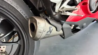 Ducati Panigale R 2020 - 32990 EUR, 8946 km - AUTO.MOTO.pt - 8946km - foto 17 de 18