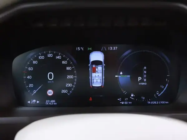 Volvo XC 90 2016 - 26790 EUR, 221486 km - AUTO.MOTO.pt - 221486km - foto 6 de 16