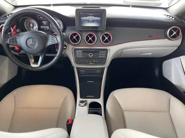Mercedes-Benz CLA 200 2015 - 14900 EUR, 300000 km - AUTO.MOTO.pt - 300000km - foto 8 de 14