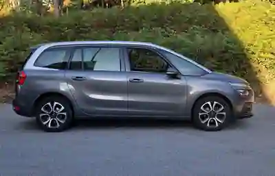 Citroën Grand C4 Spacetourer 2019 - 11000 EUR, 211100 km - AUTO.MOTO.pt - 211100km - foto 5 de 13