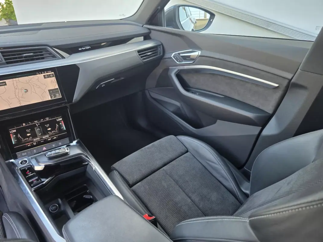 Audi e-tron 2021 - 32900 EUR, 120000 km - 120000km - foto 46 de 51