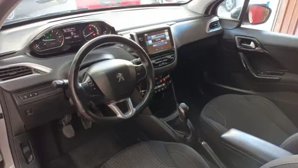 Peugeot 208 2016 - 11690 EUR, 138481 km - AUTO.MOTO.pt - 138481km - foto 20 de 54