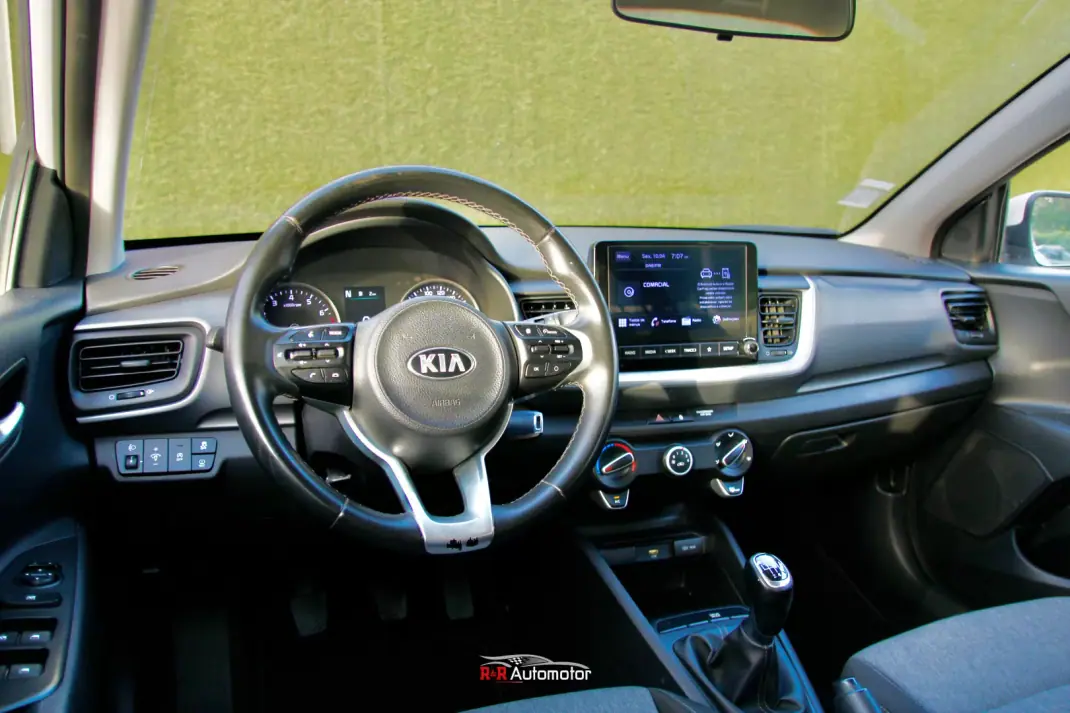 Kia Stonic 2021 - 13990 EUR, 128000 km - AUTO.MOTO.pt - 128000km - foto 3 de 29