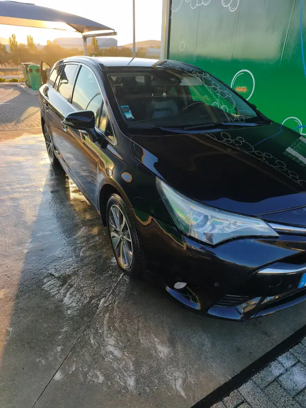 Toyota Avensis Touring Sports 2015 — foto 2 de 15