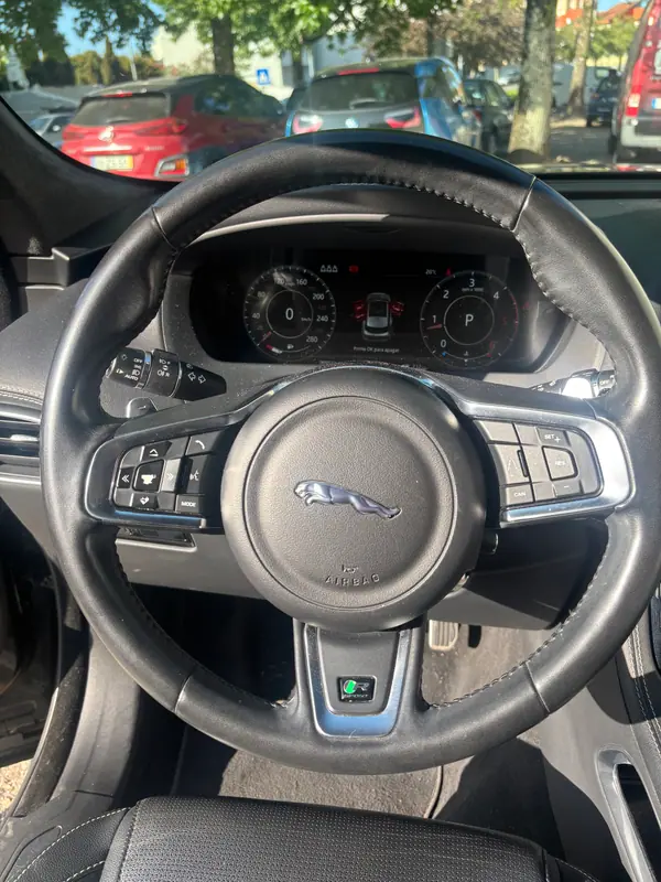 Jaguar F-Pace 2019 - 22900 EUR, 98500 km - 98500km - foto 9 de 13