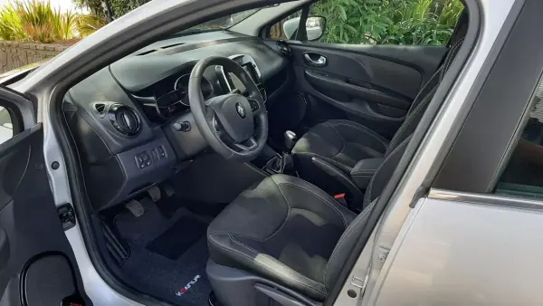 Renault Clio Sport Tourer 2018 - 11500 EUR, 89764 km - AUTO.MOTO.pt - 89764km - foto 6 de 46