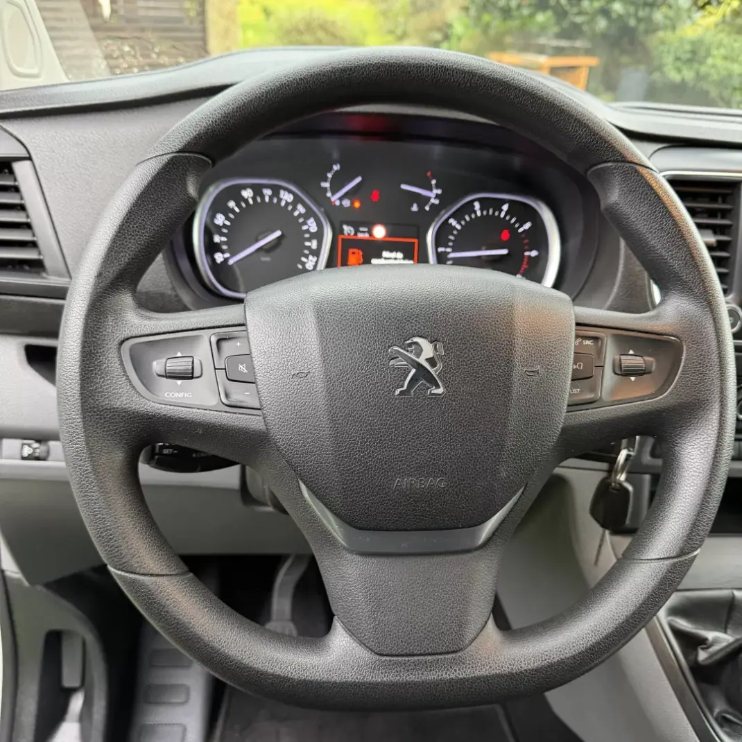 Peugeot Expert 2016 - 12990 EUR, 180000 km - AUTO.MOTO.pt - 180000km - foto 14 de 27