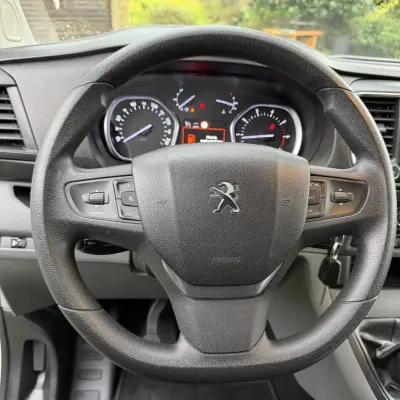 Peugeot Expert 2016 - 12990 EUR, 180000 km - AUTO.MOTO.pt - 180000km - foto 14 de 27