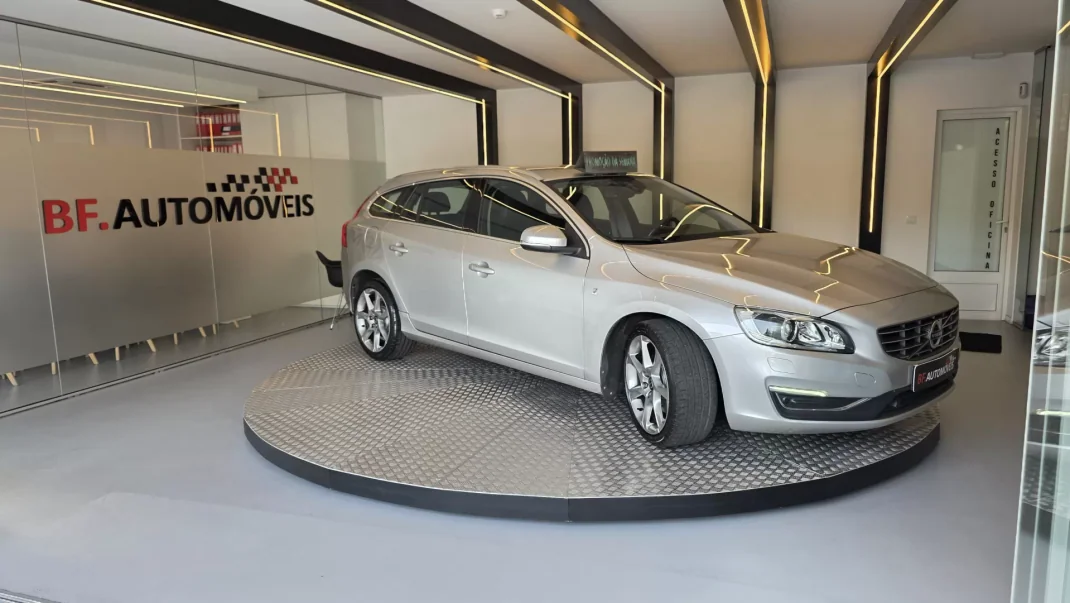 Volvo V60 2015 - 11900 EUR, 314478 km - AUTO.MOTO.pt - 314478km - foto 5 de 60