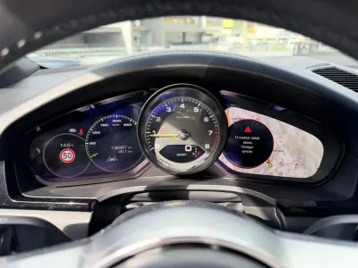 Porsche Cayenne 2018 - 65900 EUR, 138000 km - AUTO.MOTO.pt - 138000km - foto 10 de 15