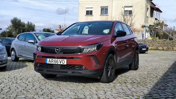 Opel Grandland 2022 - 22900 EUR, 49530 km - AUTO.MOTO.pt - 49530km - foto 4 de 10