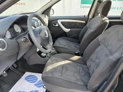 Dacia Sandero 2012 - 5750 EUR, 158792 km - AUTO.MOTO.pt - 158792km - foto 17 de 31