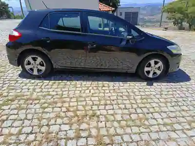 Toyota Auris 2010 - 6500 EUR, 330000 km - 330000km - foto 2 de 10