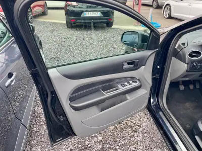 Ford Focus SW 2011 - 7750 EUR, 226741 km - AUTO.MOTO.pt - 226741km - foto 8 de 25