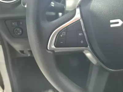 Dacia Spring 2023 - 14000 EUR, 13500 km - AUTO.MOTO.pt - 13500km - foto 12 de 22