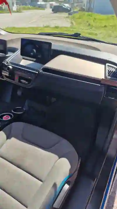 BMW i3 2017 - 19500 EUR, 151000 km - AUTO.MOTO.pt - 151000km - foto 11 de 17