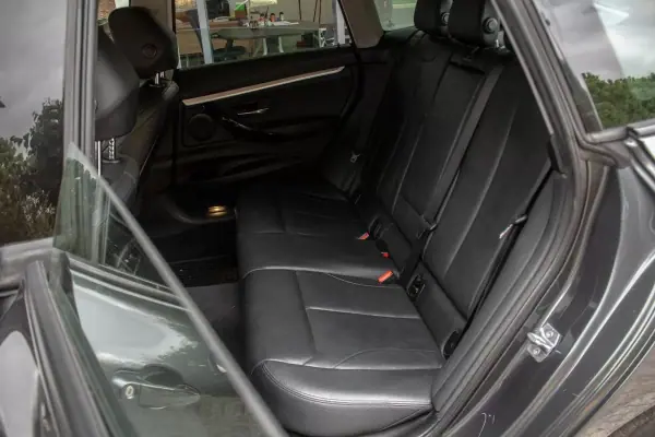 BMW 318 Gran Turismo 2019 - 21900 EUR, 233336 km - 233336km - foto 25 de 36