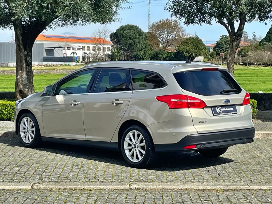 Ford Focus SW 2017 - 7750 EUR, 243000 km - AUTO.MOTO.pt - 243000km - foto 8 de 39