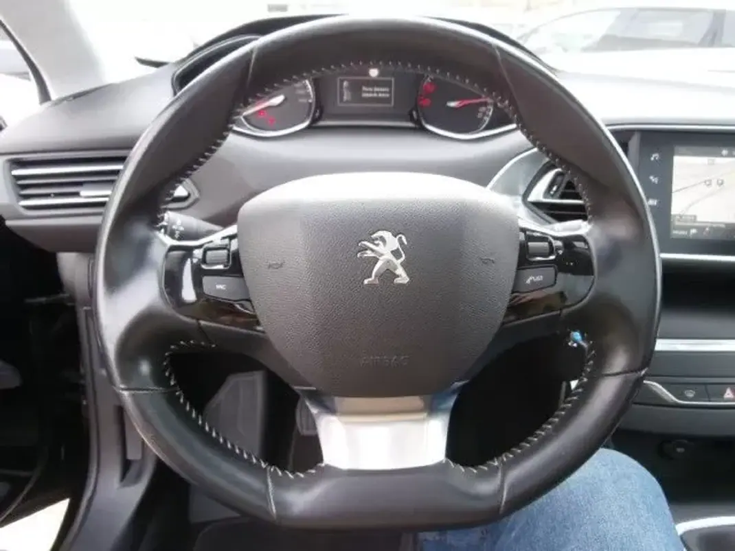 Peugeot 308 2019 - 15250 EUR, 160913 km - AUTO.MOTO.pt - 160913km - foto 20 de 37