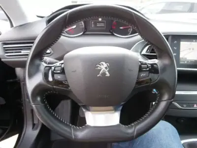 Peugeot 308 2019 - 15250 EUR, 160913 km - AUTO.MOTO.pt - 160913km - foto 20 de 37