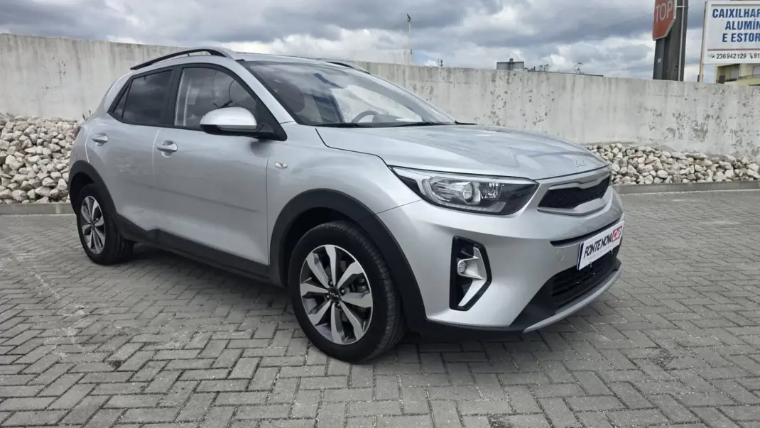 Kia Stonic 2023 - 17450 EUR, 27500 km - AUTO.MOTO.pt - 27500km - foto 2 de 18