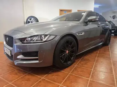 Jaguar XE 2017 - 16980 EUR, 185325 km - AUTO.MOTO.pt - 185325km - foto 6 de 36
